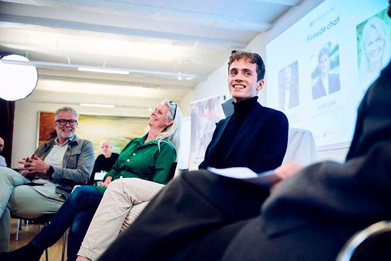 Jakob Frederik Lykke, CEO af Cliarly, taler om ordblindhed i en paneldebat til arrangementet Styrk Dine Styrker.